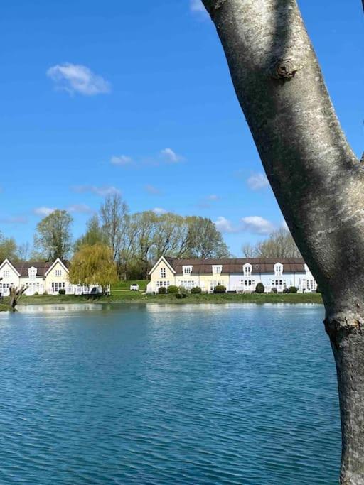 Emerald Lake House เซาธ์เซอร์นีย์ ภายนอก รูปภาพ