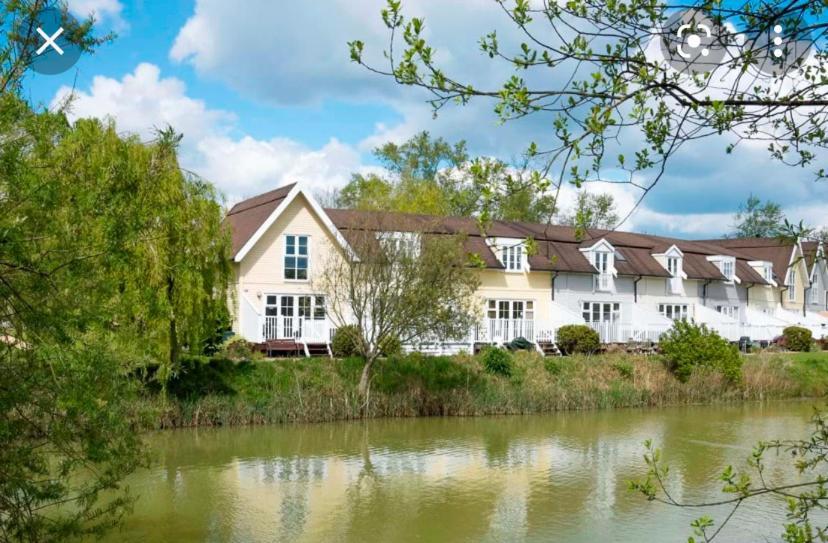 Emerald Lake House เซาธ์เซอร์นีย์ ภายนอก รูปภาพ